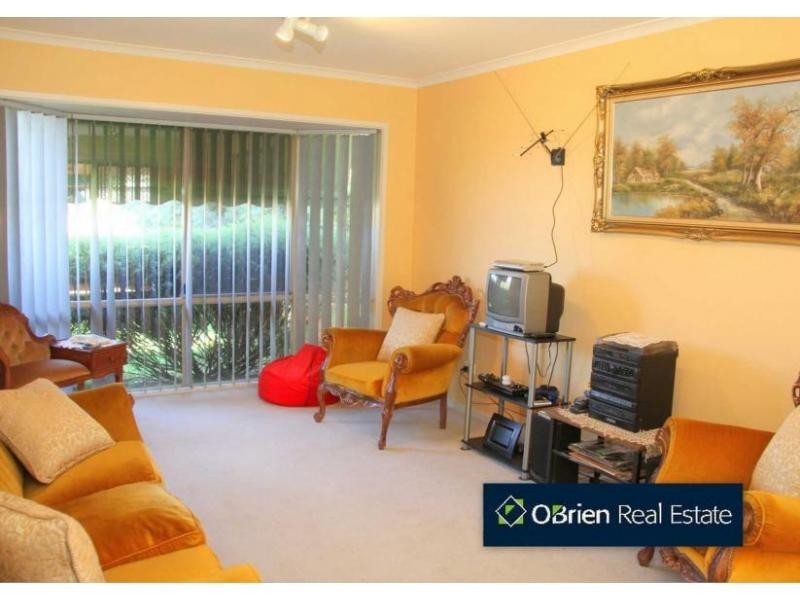 13 Denham Crescent, Cranbourne North VIC 3977