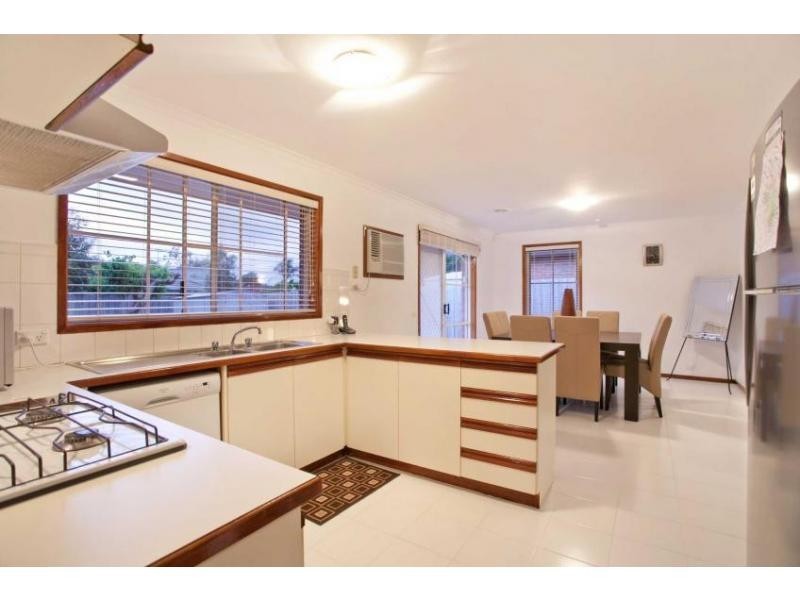 42 St Boswells Avenue, Berwick VIC 3806