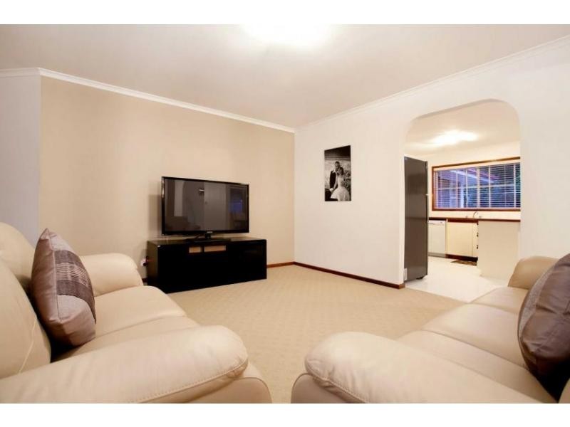 42 St Boswells Avenue, Berwick VIC 3806