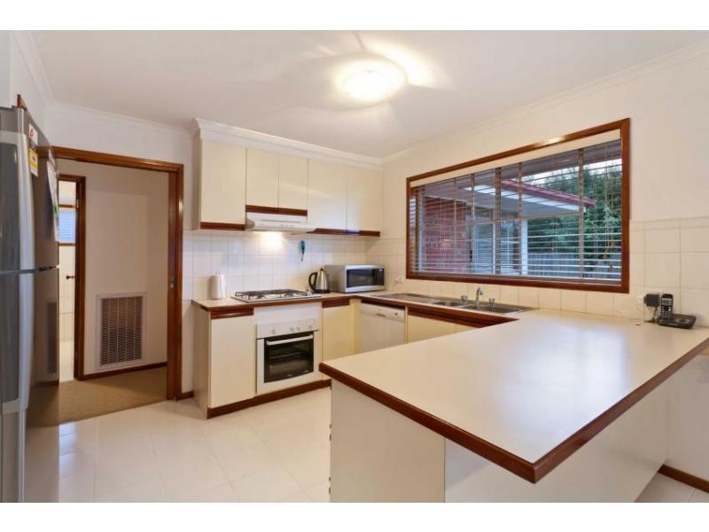 42 St Boswells Avenue, Berwick VIC 3806