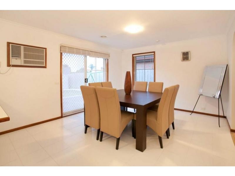 42 St Boswells Avenue, Berwick VIC 3806