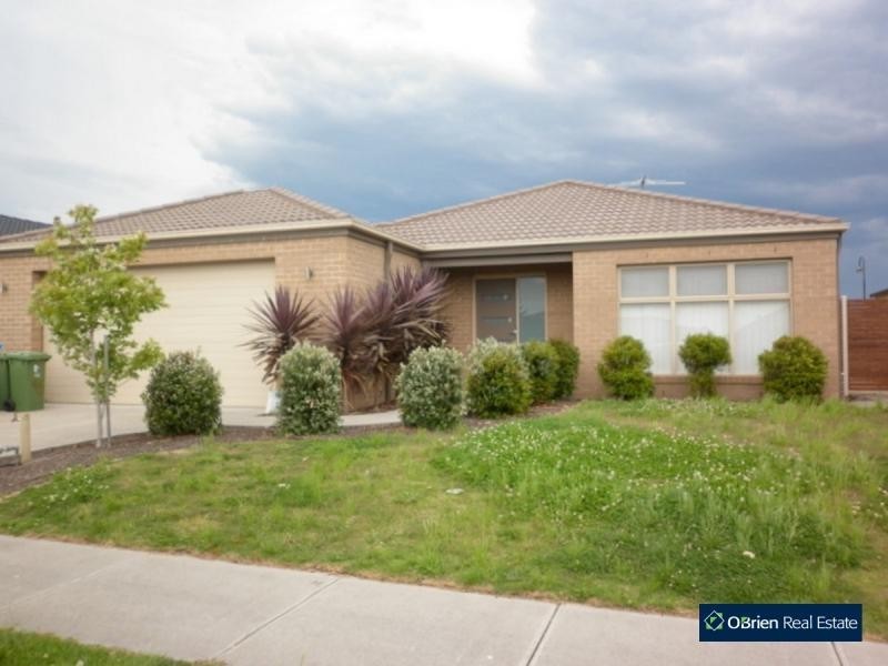 45 Westmoreland Drive, Cranbourne North VIC 3977