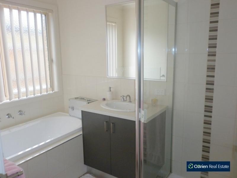 45 Westmoreland Drive, Cranbourne North VIC 3977