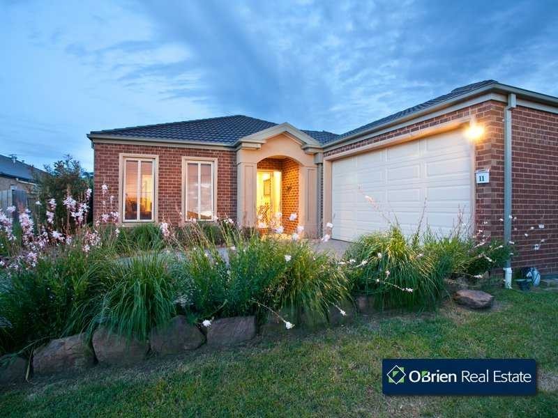 11 Sunhill Way, Berwick VIC 3806