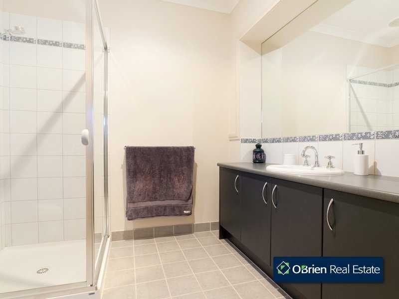 11 Sunhill Way, Berwick VIC 3806