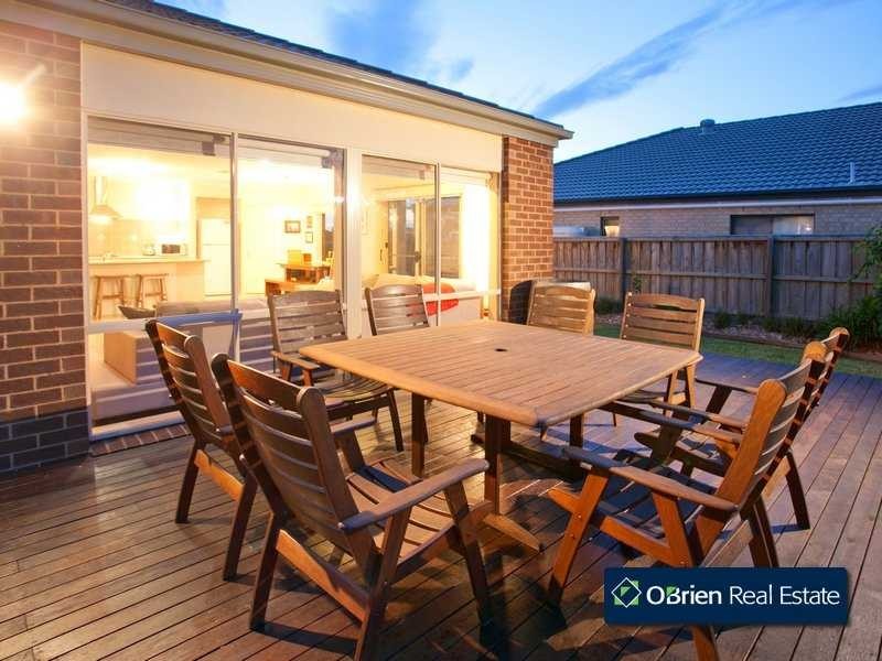 11 Sunhill Way, Berwick VIC 3806