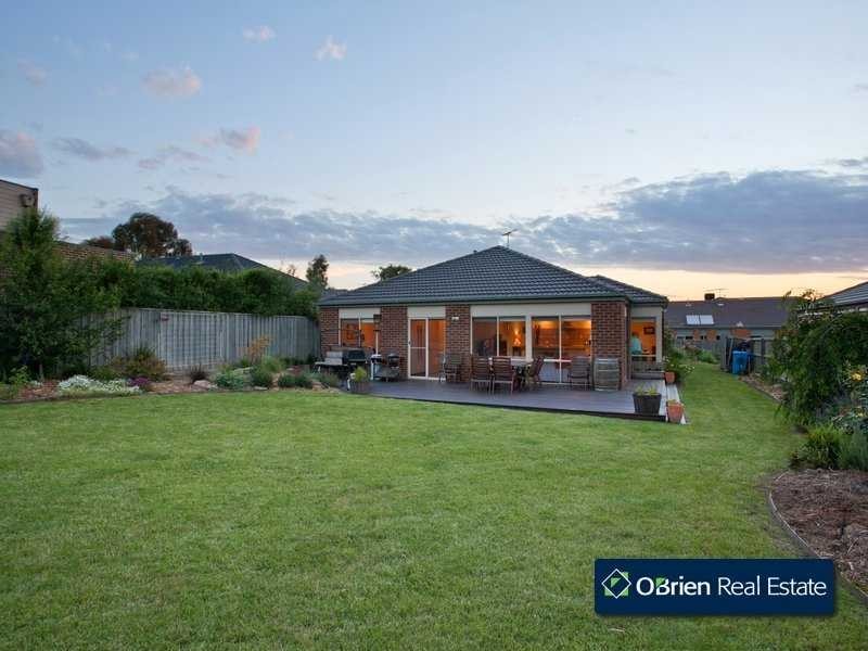 11 Sunhill Way, Berwick VIC 3806
