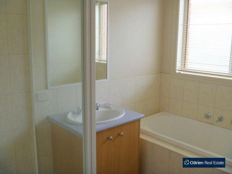 1 Mowbray Court, Berwick VIC 3806