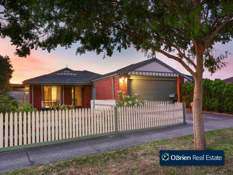 4 Claremont Glen, Berwick VIC 3806