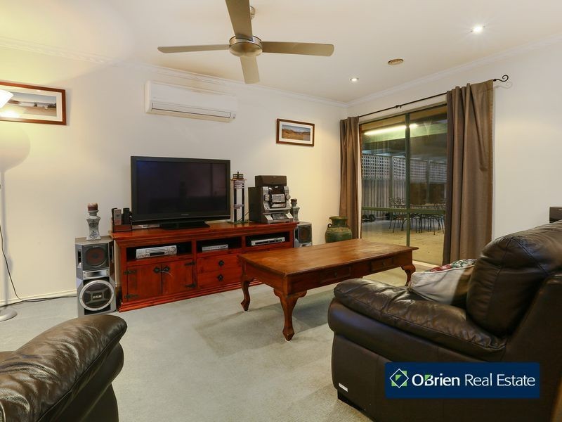 4 Claremont Glen, Berwick VIC 3806