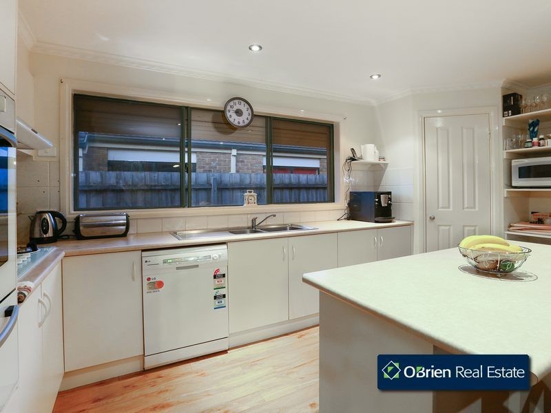 4 Claremont Glen, Berwick VIC 3806