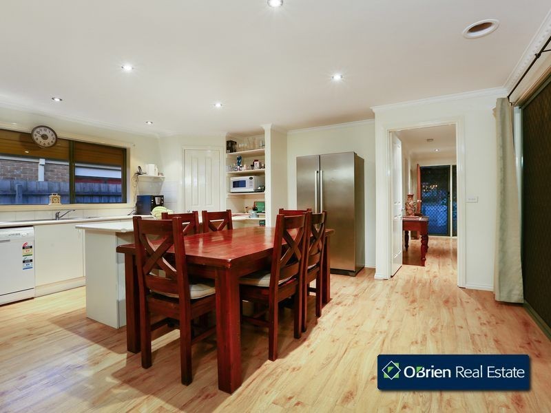 4 Claremont Glen, Berwick VIC 3806