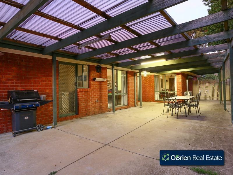 4 Claremont Glen, Berwick VIC 3806