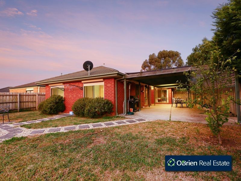 4 Claremont Glen, Berwick VIC 3806