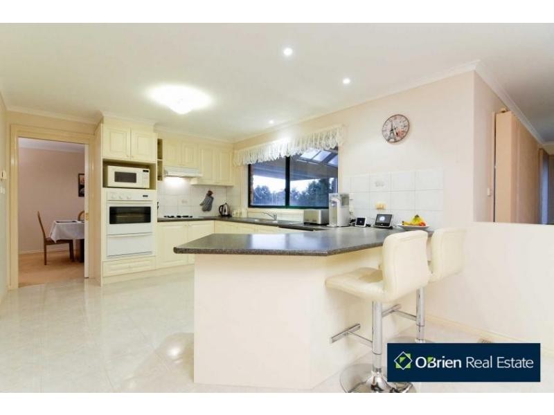 9 Brent Close, Berwick VIC 3806