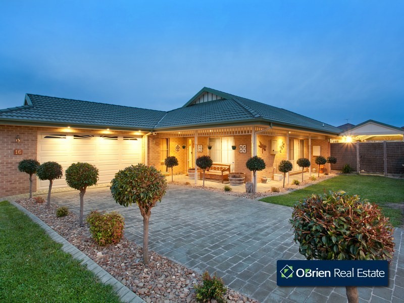 16 Sunhill Way, Berwick VIC 3806