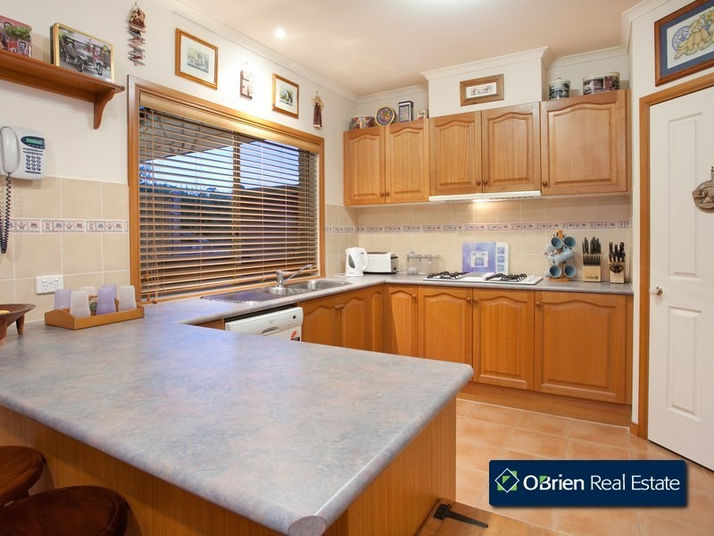 16 Sunhill Way, Berwick VIC 3806