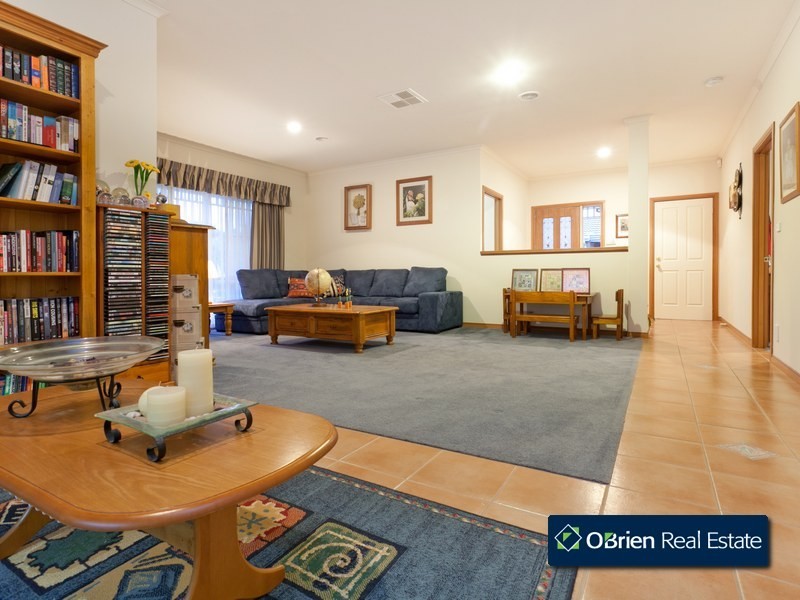 16 Sunhill Way, Berwick VIC 3806