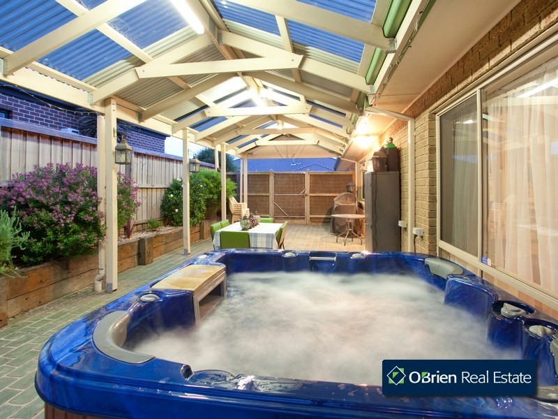 16 Sunhill Way, Berwick VIC 3806