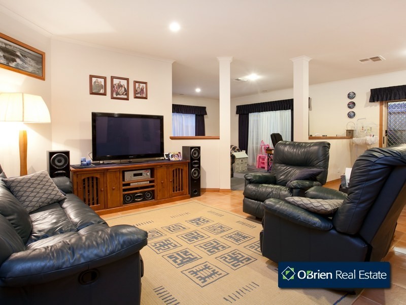 16 Sunhill Way, Berwick VIC 3806