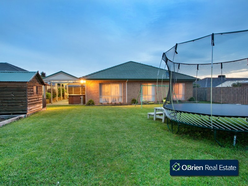 16 Sunhill Way, Berwick VIC 3806