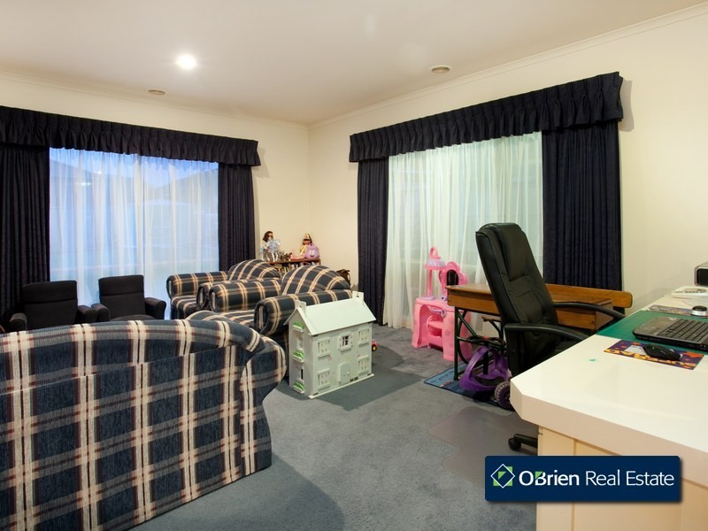 16 Sunhill Way, Berwick VIC 3806