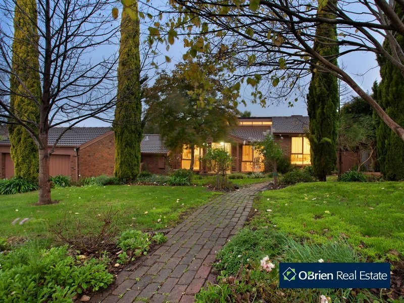 69 Edrington Park Drive, Berwick VIC 3806