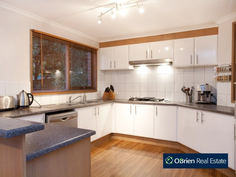 69 Edrington Park Drive, Berwick VIC 3806