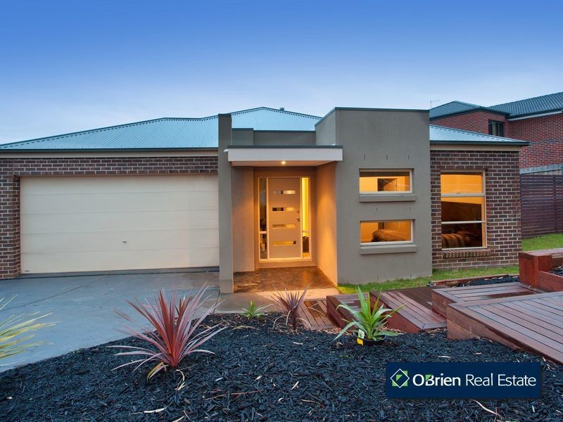 11 Sheldon Drive, Berwick VIC 3806