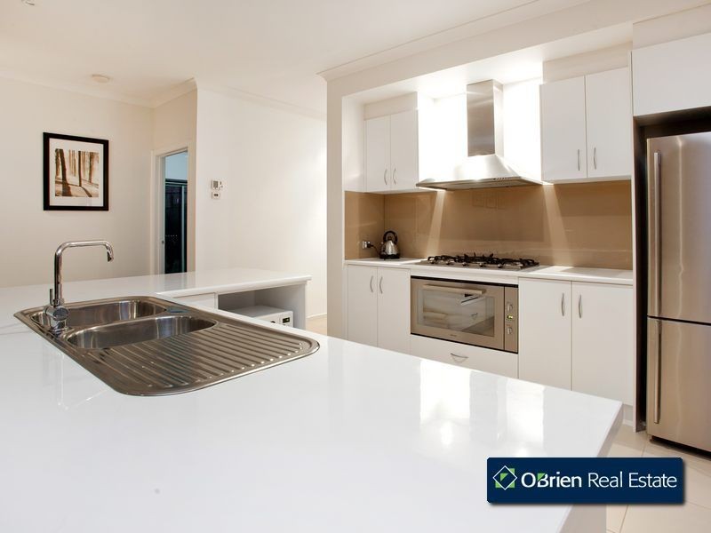 11 Sheldon Drive, Berwick VIC 3806