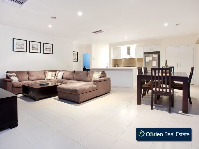 11 Sheldon Drive, Berwick VIC 3806