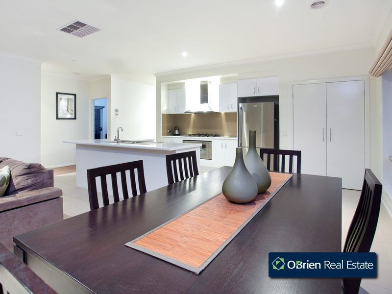 11 Sheldon Drive, Berwick VIC 3806