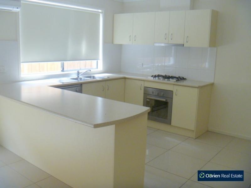 14 Central Avenue, Pakenham VIC 3810