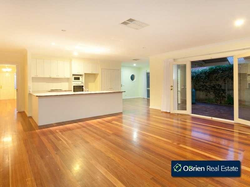 6 John Fisher Drive, Berwick VIC 3806