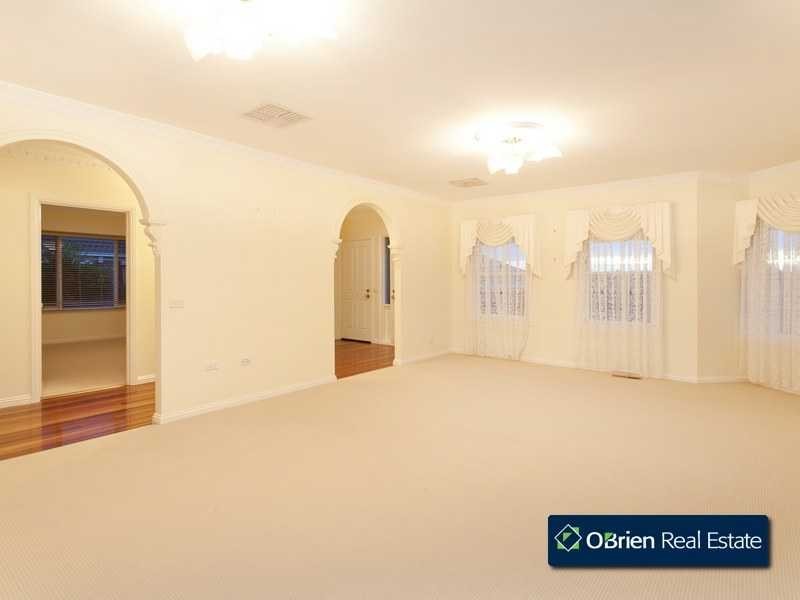 6 John Fisher Drive, Berwick VIC 3806