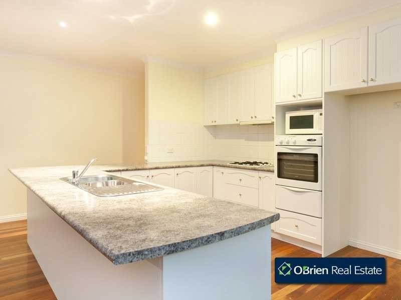 6 John Fisher Drive, Berwick VIC 3806