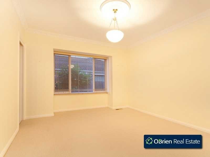 6 John Fisher Drive, Berwick VIC 3806