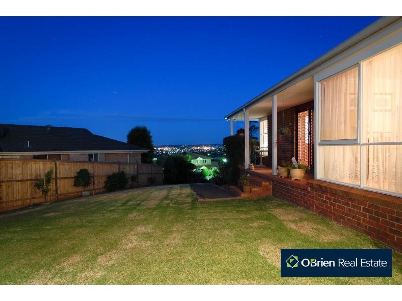 19 Dewdrop Place, Narre Warren South VIC 3805