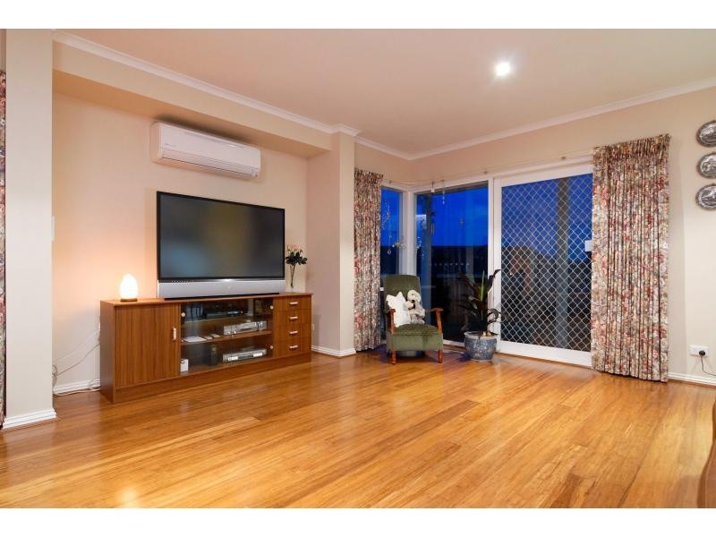 19 Dewdrop Place, Narre Warren South VIC 3805