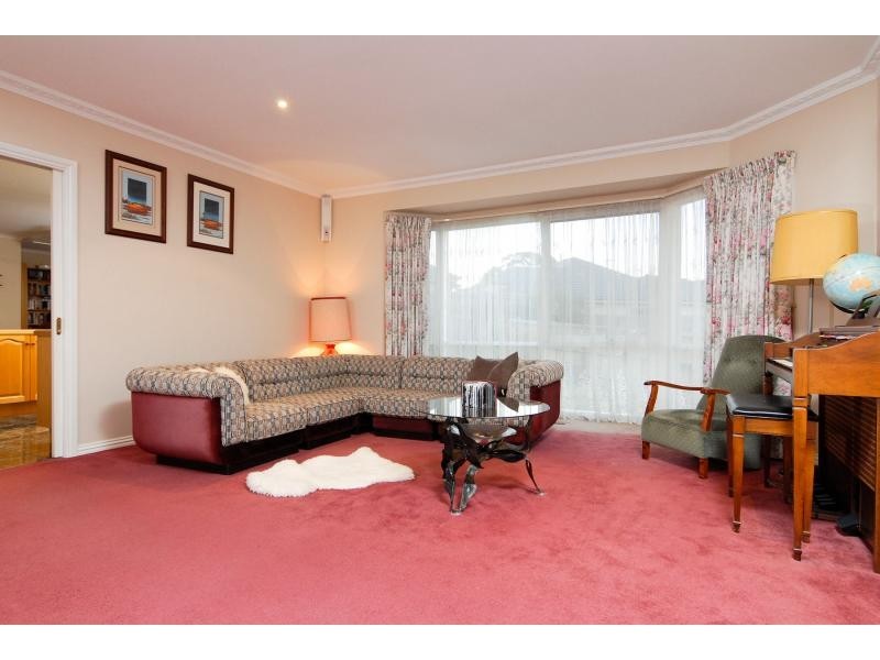 19 Dewdrop Place, Narre Warren South VIC 3805