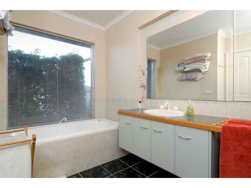 19 Dewdrop Place, Narre Warren South VIC 3805