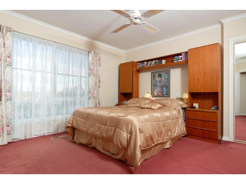 19 Dewdrop Place, Narre Warren South VIC 3805