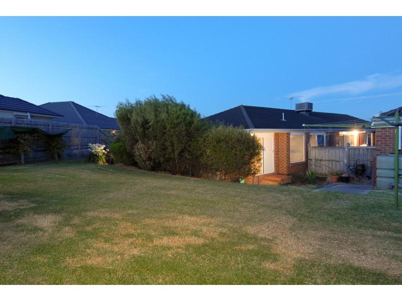 19 Dewdrop Place, Narre Warren South VIC 3805