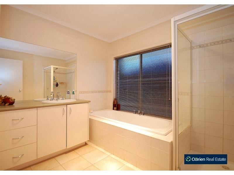 43 Marsh Grove, Berwick VIC 3806