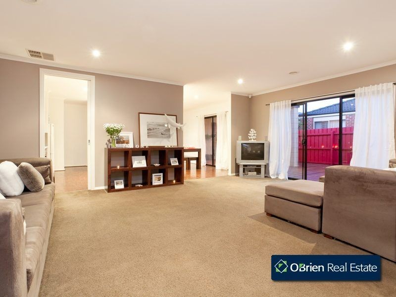 40 Rodlarni Crescent, Berwick VIC 3806