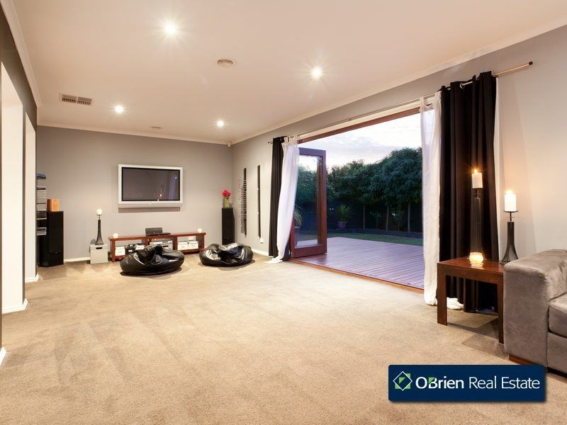 40 Rodlarni Crescent, Berwick VIC 3806