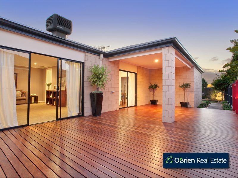 40 Rodlarni Crescent, Berwick VIC 3806