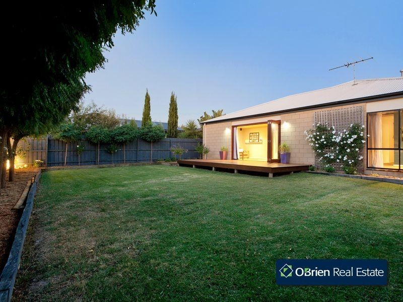 40 Rodlarni Crescent, Berwick VIC 3806