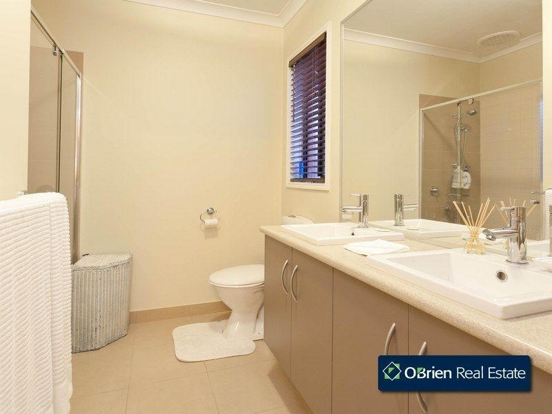 44 Jamieson Way, Berwick VIC 3806