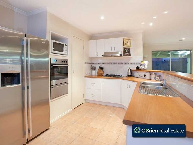 24 Clocktower Court, Berwick VIC 3806
